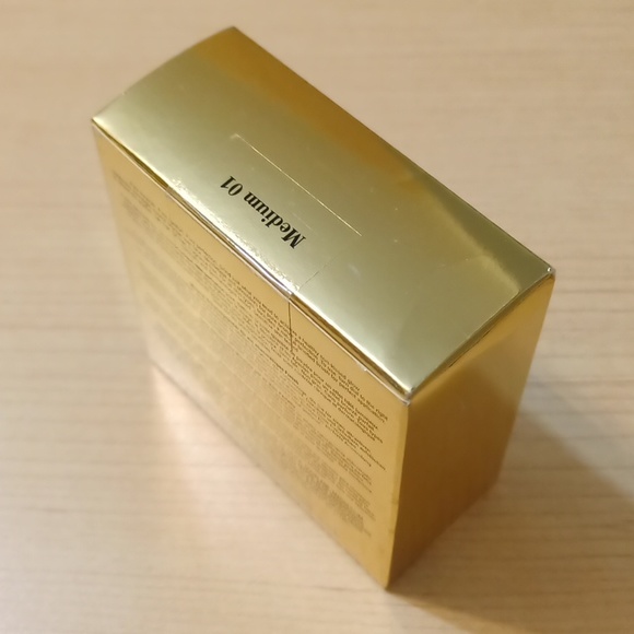 Elizabeth Arden Pure Finish Mineral Bronzing Powder Medium 01 - Picture 8 of 11